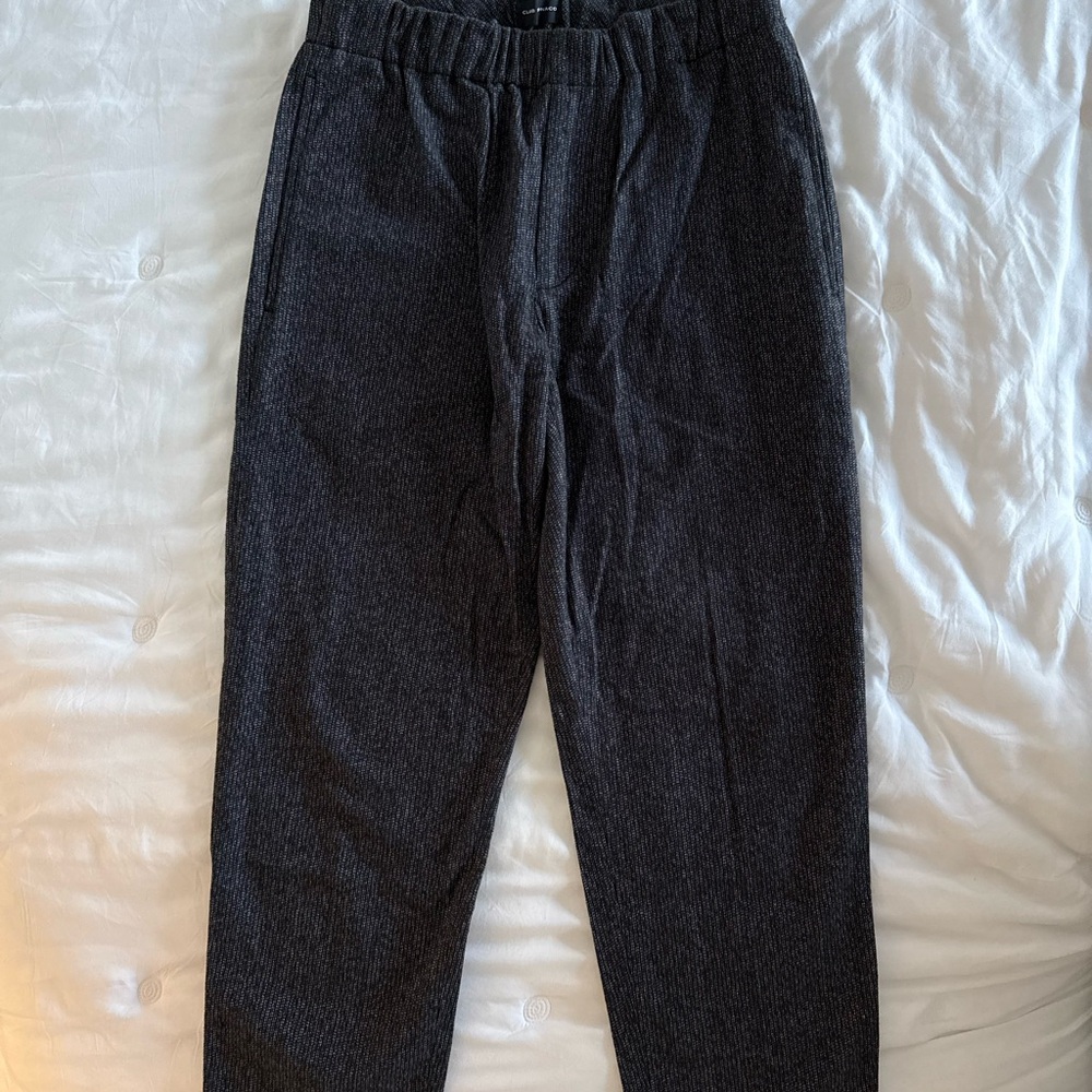 Club Monaco Men’s grey pants with Relaxed Fit and Soft Texture